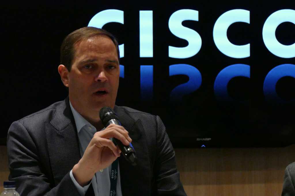 20170228 cisco chuck robbins at mwc 2017