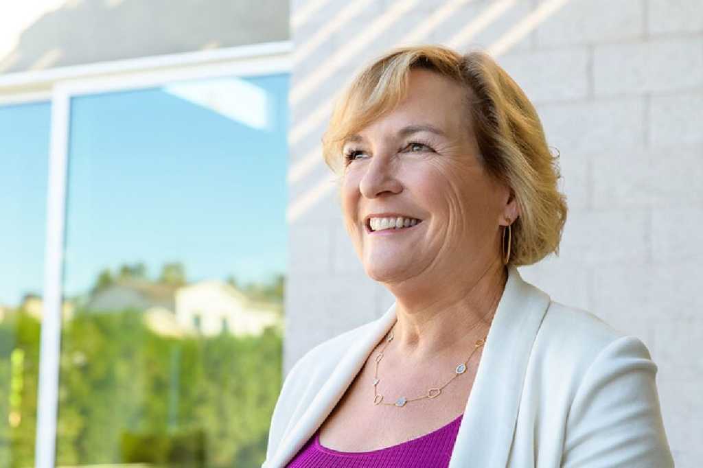 A headshot of Insight Enteprises CEO Joyce Mullen.